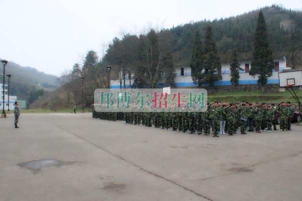 貴航高級技工學(xué)校學(xué)費