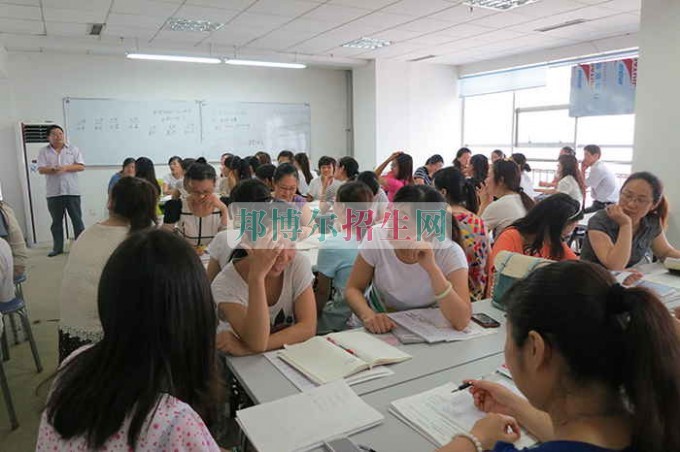 初中畢業(yè)學(xué)會計的學(xué)校