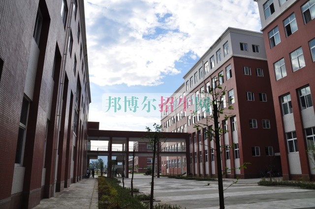 哪個(gè)大專(zhuān)學(xué)校的航空服務(wù)好
