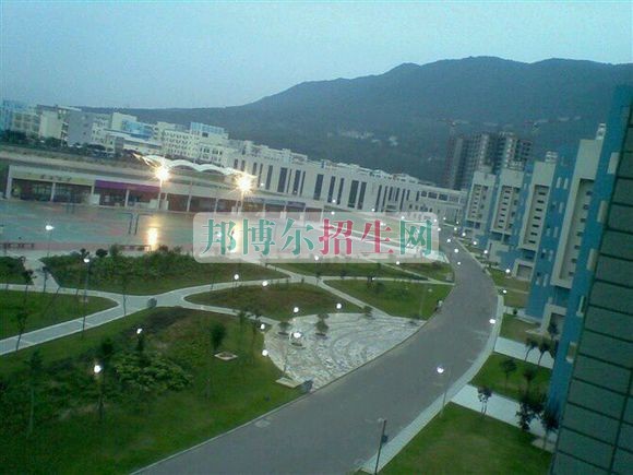 初中畢業(yè)學動漫設(shè)計與制作怎樣