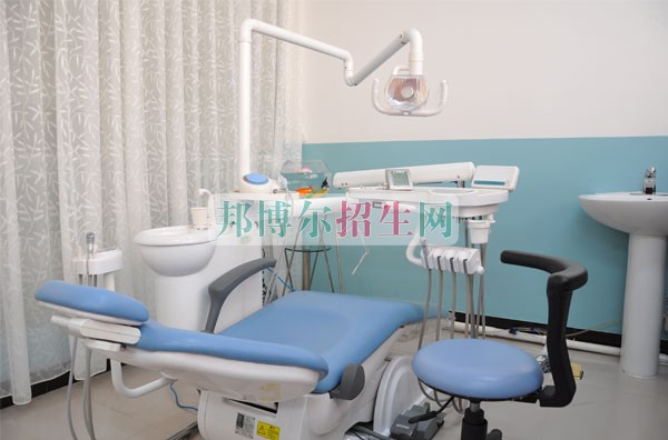 口腔醫(yī)學學校好不好