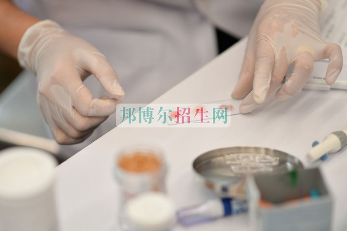女生讀醫(yī)學(xué)檢驗(yàn)專業(yè)怎么樣