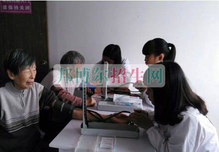 初中畢業(yè)學針灸推拿的學校