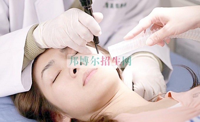 怎么樣才能學好醫(yī)學美容