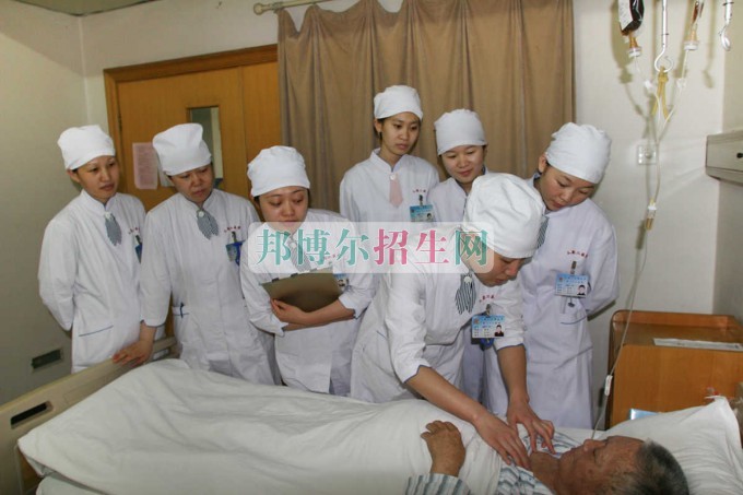 女生學(xué)涉外護理好嗎