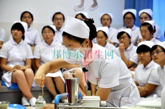 成都有哪些大專學(xué)校有高級護理專業(yè)