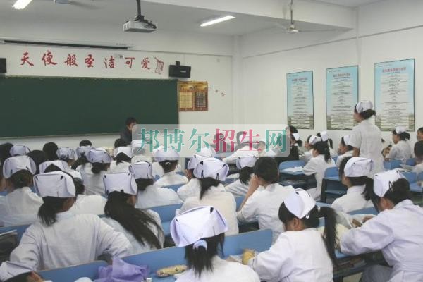 成都哪所涉外護理學(xué)校好