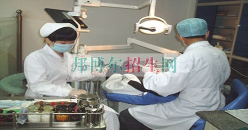 成都高等口腔醫(yī)學大專學校