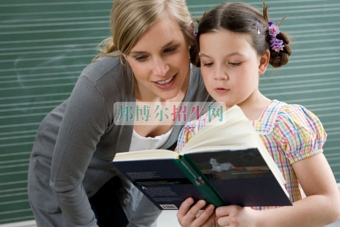 成都女生讀教育技術學好嗎