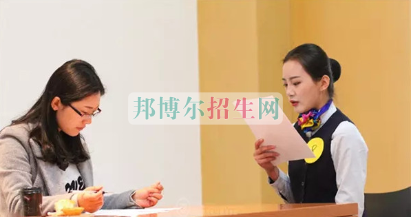 成都航空旅游職業(yè)學校開啟新學期首場招聘，場面火爆美女如云