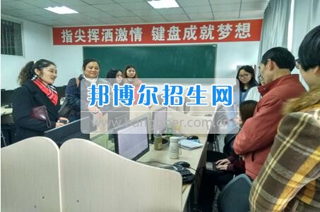 四川省檔案學校張其可副校長帶隊赴綿陽職業(yè)技術學院參觀考察