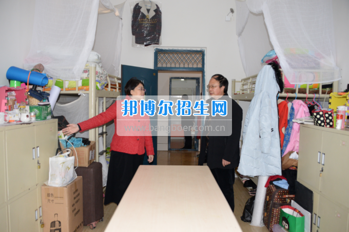內(nèi)江市教育局檢查川南幼兒師范高等?？茖W(xué)校春季開學(xué)工作