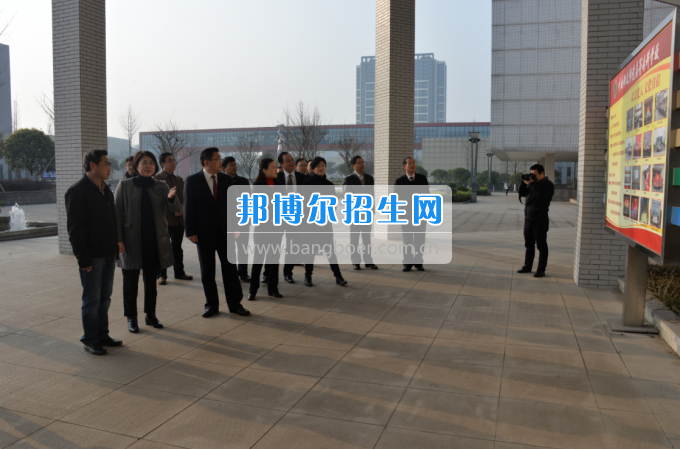 川南幼兒師范高等?？茖W(xué)校迎接隆昌縣創(chuàng)建第四屆省級(jí)文明城市測(cè)評(píng)組考評(píng)
