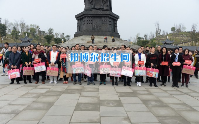 川南幼兒師范高等?？茖W(xué)校舉行慶祝國際勞動(dòng)?jì)D女節(jié)活動(dòng)