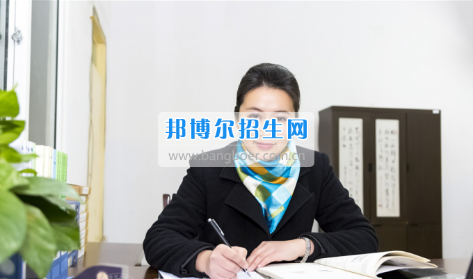 重慶海聯(lián)職業(yè)技術學院引導學生做有內(nèi)涵的花瓶