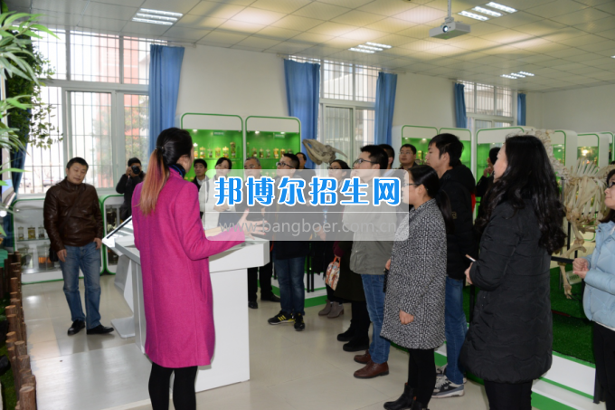 川南幼兒師范高等?？茖W(xué)校與內(nèi)江職業(yè)技術(shù)學(xué)校開展青年聯(lián)誼活動(dòng)
