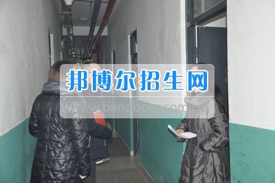 四川省什邡市職業(yè)中專學校迎接德陽市、什邡市教育局開學工作檢查