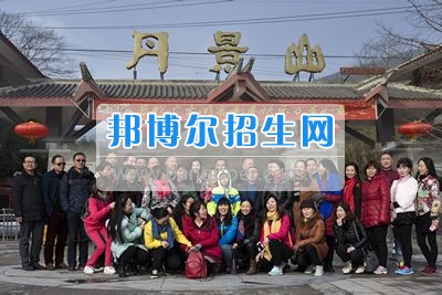 四川省什邡市職業(yè)中專學(xué)校遠(yuǎn)足、攝影活動(dòng)彰顯工會(huì)活力