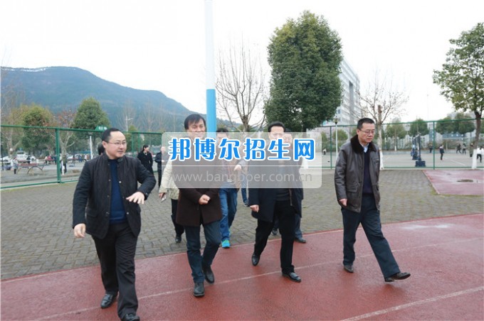 省體育局蔣顯倫副局長一行到川北幼兒師范高等?？茖W(xué)校調(diào)研