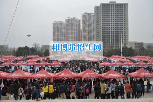 云南省2017年醫(yī)藥類畢業(yè)生雙選會在云南中醫(yī)學(xué)院舉辦
