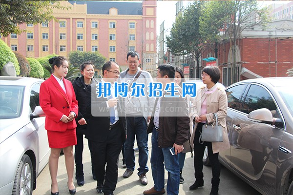 成都希望航空職業(yè)學校大學生創(chuàng)業(yè)孵化示范基地通過初審