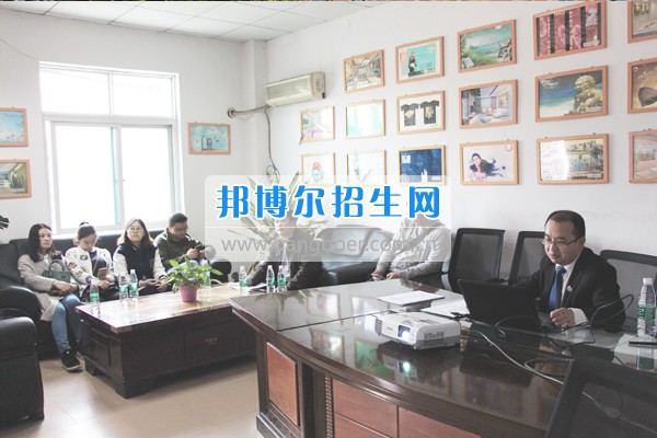 成都希望航空職業(yè)學校大學生創(chuàng)業(yè)孵化示范基地通過初審
