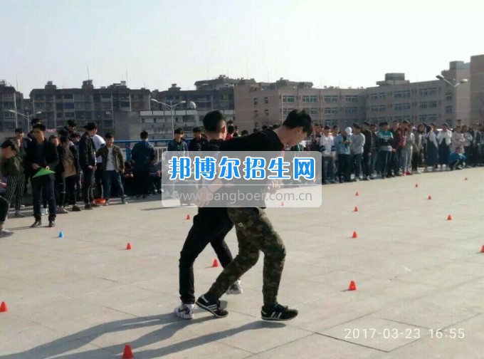 貴州工業(yè)職業(yè)技術(shù)學(xué)院中專部開展2017年趣味運動會