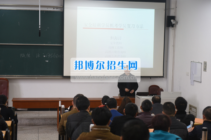 內(nèi)江市鐵路機械學校首期“特種設備、特種作業(yè)人員安全技術培訓班”順利結業(yè)