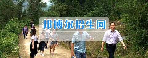 2017年達(dá)州職業(yè)技術(shù)學(xué)院教職工登山比賽取得圓滿(mǎn)成功