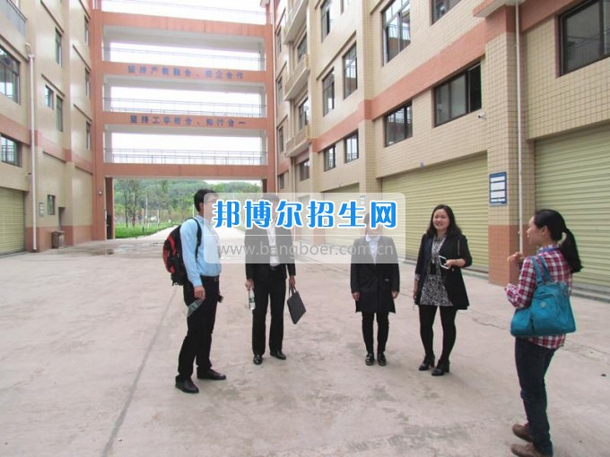 深化校企合作 培養(yǎng)緊缺技能汽車人才——瀘州財(cái)經(jīng)學(xué)校開展中德諾浩校企合作學(xué)術(shù)交流活動(dòng)