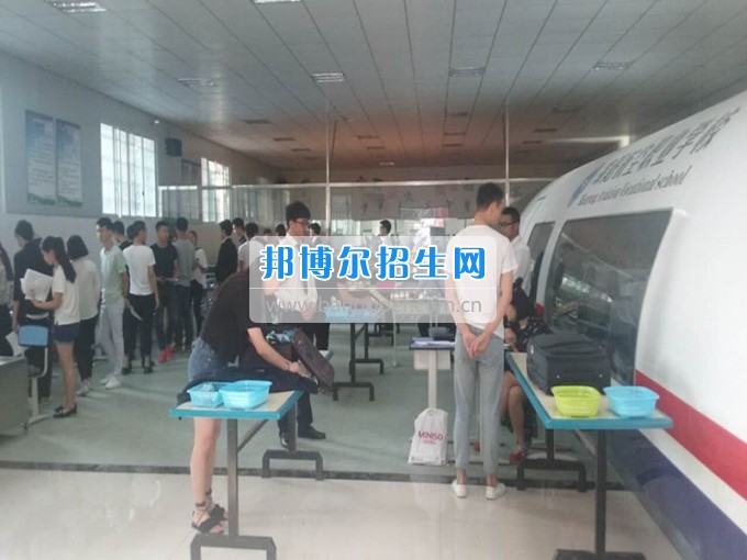 2017年春民航業(yè)特有工種職業(yè)技能鑒定在綿陽(yáng)航空職業(yè)學(xué)校舉行。