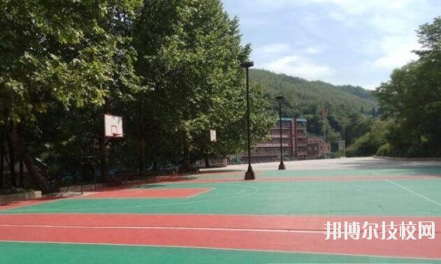 貴州現(xiàn)代經(jīng)濟(jì)學(xué)校2020年學(xué)費(fèi)、收費(fèi)多少