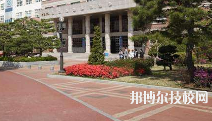 張掖市育才技工學(xué)校2020年報名條件、招生要求、招生對象