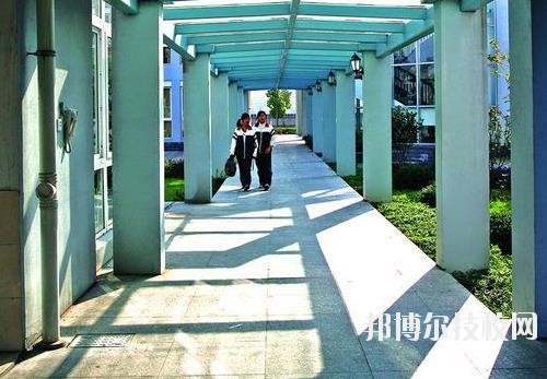 寧波經(jīng)貿(mào)學(xué)校2020年學(xué)費、收費多少