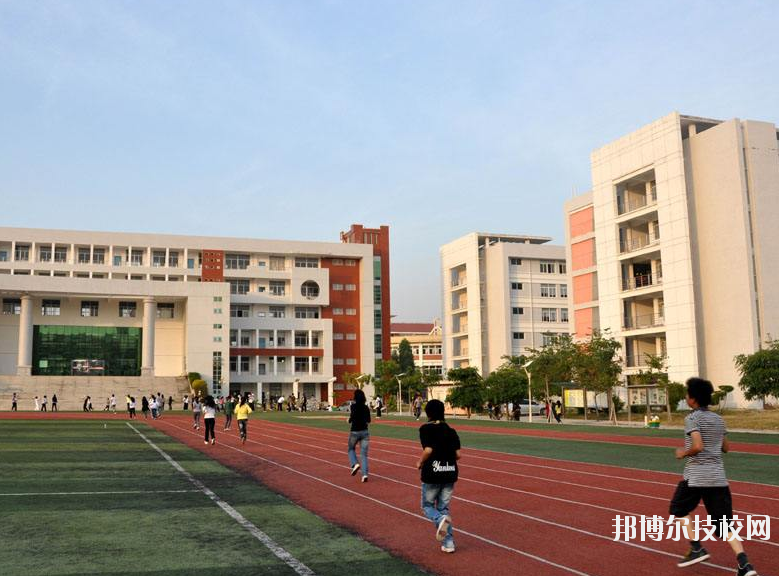 重慶青山工業(yè)技工學(xué)校怎么樣、好不好