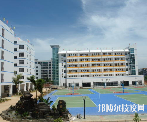重慶萬州三峽服裝藝術(shù)學(xué)校2020年報名條件、招生要求、招生對象