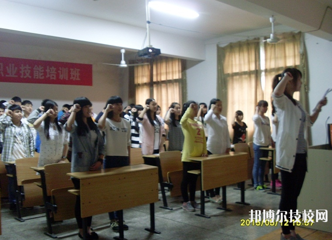 安源區(qū)職業(yè)中等專業(yè)學(xué)校2020年報名條件、招生要求、招生對象