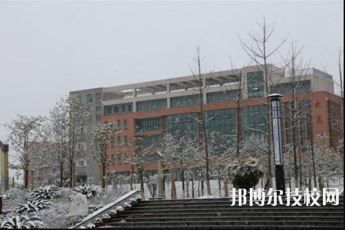 重慶榮昌職業(yè)教育中心2020年報(bào)名條件、招生要求、招生對(duì)象