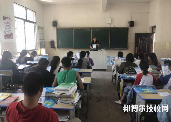 安順機(jī)械工業(yè)學(xué)校2020年報(bào)名條件、招生要求、招生對象