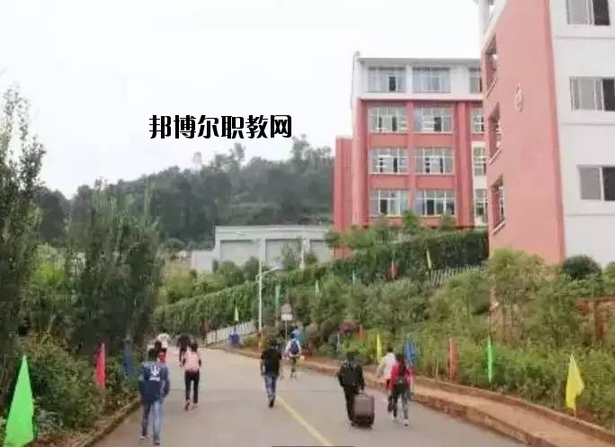 祿勸職業(yè)高級中學(xué)2020年學(xué)費、收費多少
