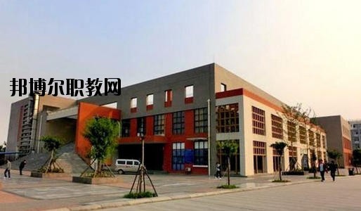 貴陽市經(jīng)濟貿(mào)易中等專業(yè)學(xué)校2020年報名條件、招生要求、招生對象