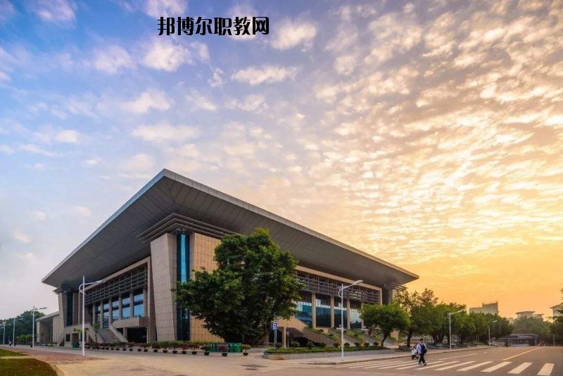 咸寧生物機(jī)電工程學(xué)校2020年報(bào)名條件、招生要求、招生對(duì)象
