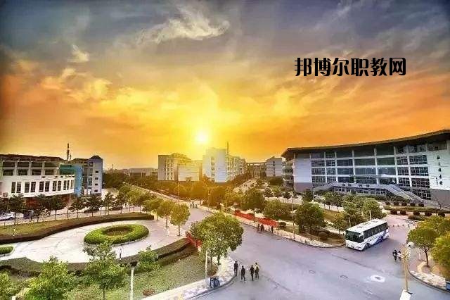 英山草盤職業(yè)中學(xué)怎么樣、好不好