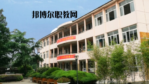 浙江吉利汽車工業(yè)學校2020年報名條件、招生要求、招生對象