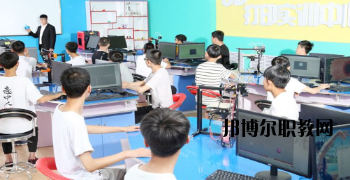 甘肅秦隴技工學(xué)校2020年報名條件、招生要求、招生對象