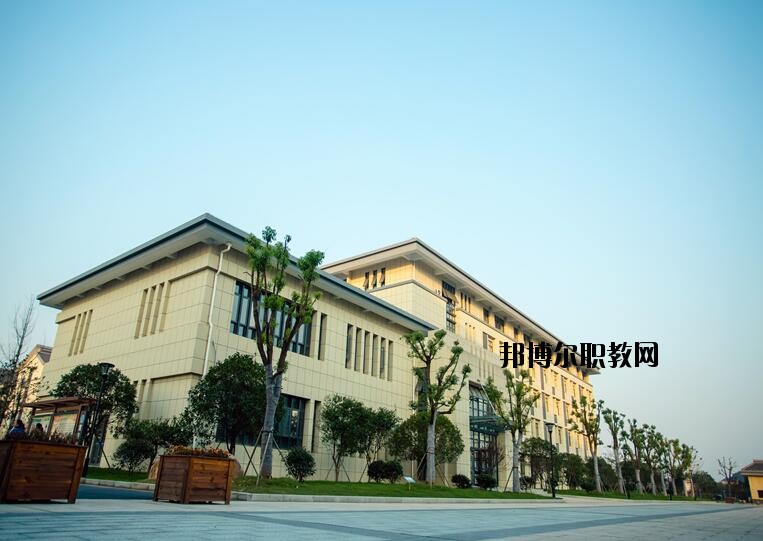 龍游縣職業(yè)技術(shù)學(xué)校2020年報(bào)名條件、招生要求、招生對(duì)象