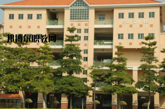 東莞商業(yè)學校2020年報名條件、招生要求、招生對象
