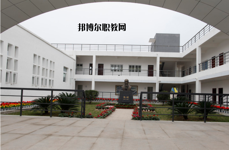 南充技師學(xué)院2020年報名條件、招生要求、招生對象