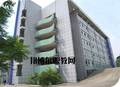 東興區(qū)東方科技職業(yè)技術(shù)學(xué)校2020年報(bào)名條件、招生要求、招生對(duì)象