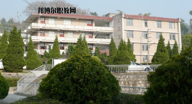 保山隆陽區(qū)職業(yè)技術學校2020年報名條件、招生要求、招生對象